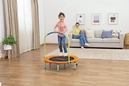 טרמפולינה מתקפלת לקטנטנים עם מוט אחיזה