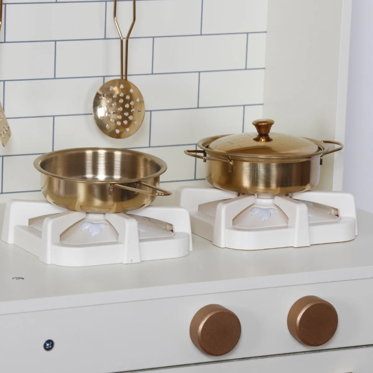 מטבח לילדים מעץ אגם אלקטרוני בצבע לבן W10C1042C | שמח עד הבית