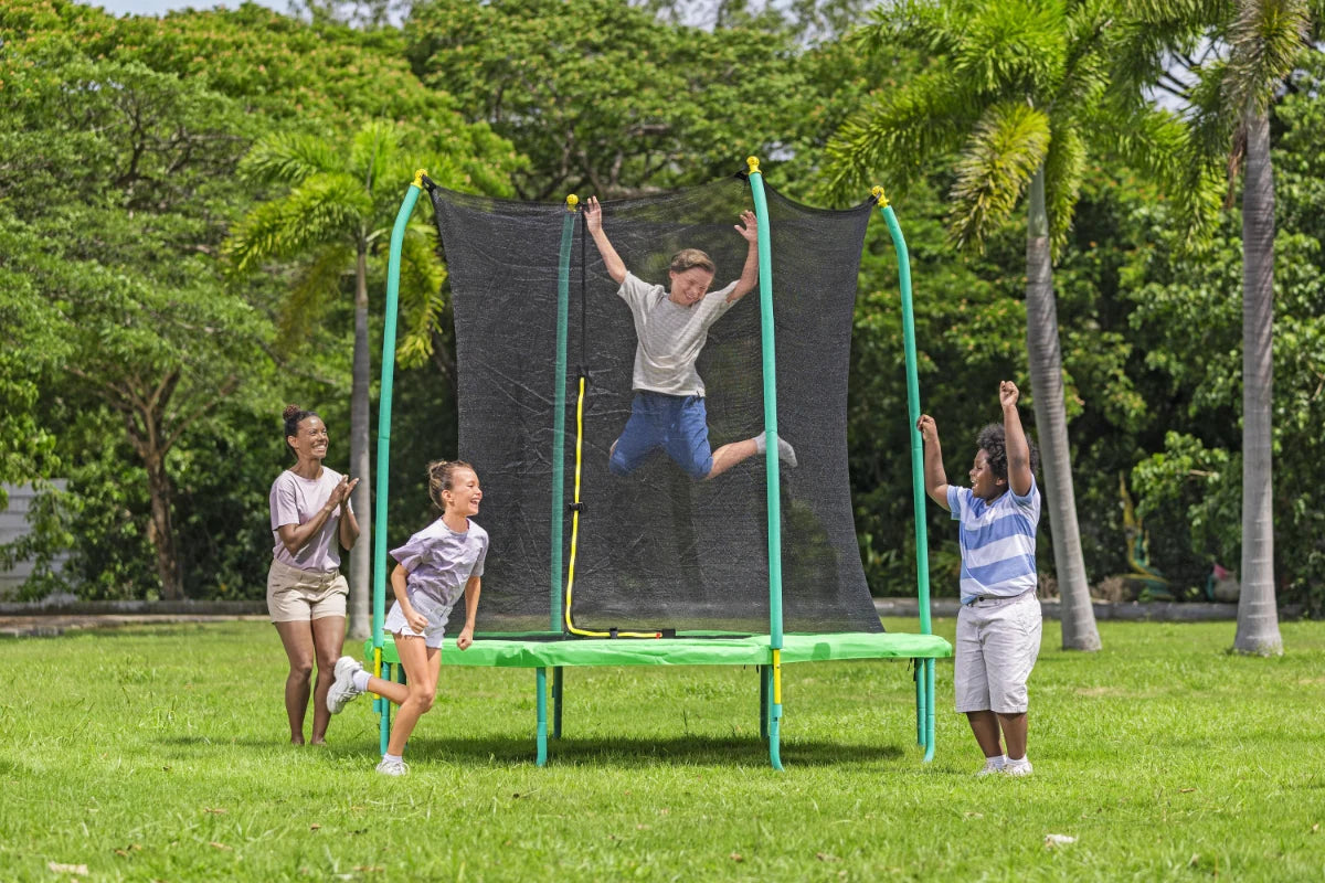 טרמפולינה 8 פיט Bestway - רשת הגנה ו-48 קפיצים | שמח עד הבית