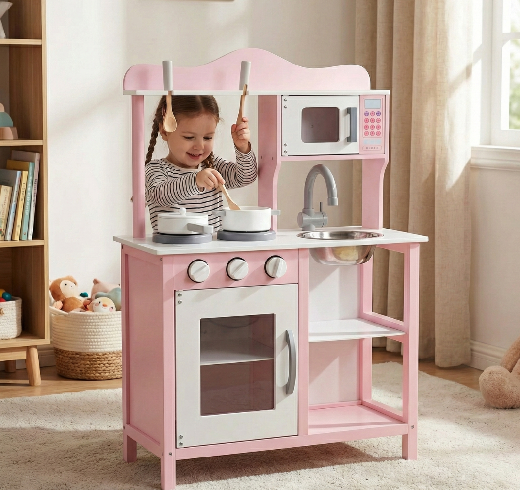 מטבח שני - מטבח עץ חלומי לילדים בעיצוב קלאסי ומתוק